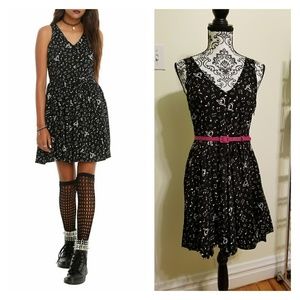 Hot Topic Music Note Tie-Back Dress, M